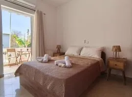 Van Gogh & Monet apartments