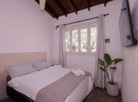 Habitación céntrica con desayuno y baño privado，位于亚松森的酒店