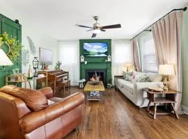 The Woods Cozy 3BR Cottage Near Downtown