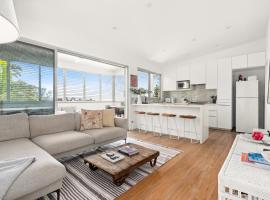 Luxury 2-Bed with Ocean Views and Garden，位于Collaroy的酒店