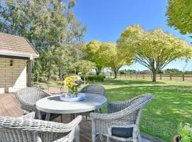 Kaiapoi Lakes - Christchurch Holiday Homes