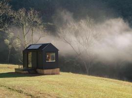 Wild & Secluded Off-Grid Cabin Retreat - Heike，位于Brush Creek的酒店
