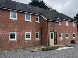 Castell Cottages Central with Parking，位于卡菲利的酒店