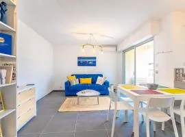 Le Clos l Pool & Balcony l Shellter Rentals