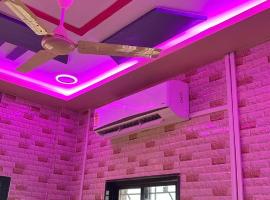 Samarth Guest House & Bhakta Nivas，位于Akalkot的酒店
