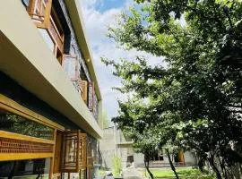Kesar Palace Hotel & Restaurant