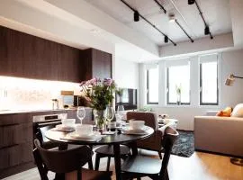 Luxury City Pad WiFi Rooftop Garden Family Workers
