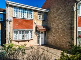 Elstree Hse Contractors Relocator family Free Parking Industrial Area