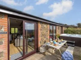 Hot Tub Bungalow - Close to Portreath - Free WiFi - Free Parking - Pet Friendly