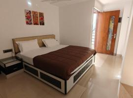 Spacious Garden Facing 2 BHK in Sanpada 5 mins from DY Patil Stadium，位于纳威孟买的酒店