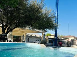 Hotel Quinta San Carlos Inn，位于彼德拉斯内格拉斯的酒店