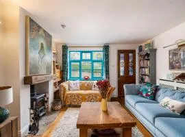 Beautiful 4-Bedroom Cottage Pass the Keys