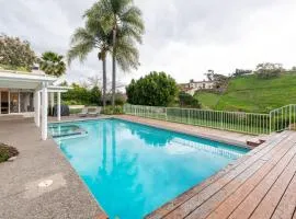 Luxury 5BR Retreat with Pool Fire Pit & Valley Views