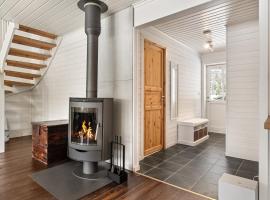 Cabin in Trysil with seaview to lake，位于特吕西尔的酒店