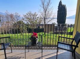 CASA AL LAGO D'ISEO for big family，位于普雷多雷的酒店