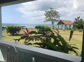 The Blue Haven -Oceanfront Studio with Pool Access