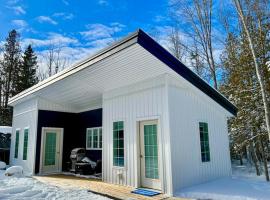 Secluded Bungalow Near Acadia and Bar Harbor -Private, Pet Friendly, BBQ Grill, Huge Yard