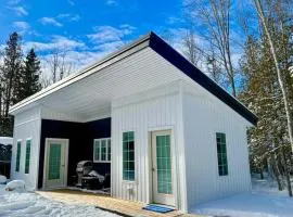 Secluded Bungalow Near Acadia and Bar Harbor -Private, Pet Friendly, BBQ Grill, Huge Yard