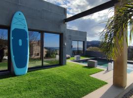 Blackhouse piscina climatizada，位于庞特维德拉的酒店