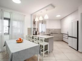 Sea Tower，位于哈德拉的酒店