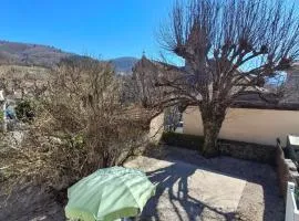 Chez Mamine, au coeur du village avec jardin