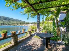 La Finestra Blu by Quokka 360 - Amazing Lake View