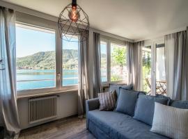 La Finestra Blu by Quokka 360 - Amazing Lake View，位于蓬泰特雷萨的酒店