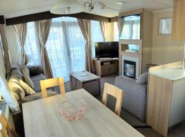 Cleethorpes Beach Haven - Broadland Drive，位于克利索普斯的酒店