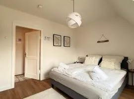 Hugos Nest moderne Ferienwohnung in Neumünster mit Arbeitsplatz & WLAN