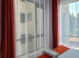 Luxurious one Bedroom Apartmemt near TRM，位于内罗毕的酒店
