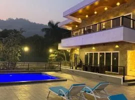 Casa King & Casa Queen Villas