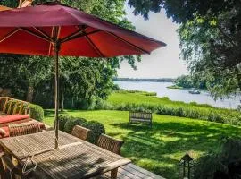 Waterfront Beach Cottage with Dock
