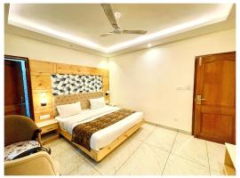 HOTEL PREMIUM WOW NEAR C J Park Kolkata，位于Salt Lake City的酒店