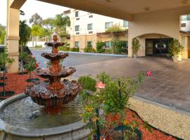 Citrus Suites Redlands Loma Linda Hotel，位于雷德兰兹的酒店