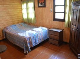 Hotel Las Palmas Pochomil，位于San Rafael del Sur的酒店