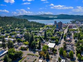 NEW! Unique Coeur d’Alene Cottage. 1/2 Mi to Dtwn，位于科达伦的酒店
