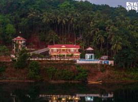 StayVista at Lagoons Villa with Lawn, Pool, WiFi，位于科泽科德的酒店