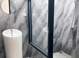 Swiss-Belexpress Rest Area KM 166 Cipali，位于Beusi的酒店