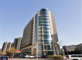 格林豪泰河北省承德市火车站东南承德世纪城商务酒店，位于承德的酒店