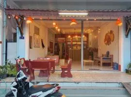 Naughty Boy Hostel Thakhek