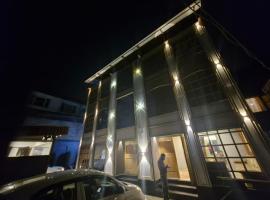 Urban Inn Resort，位于斯利那加谢赫·UL·阿拉姆国际机场 - SXR附近的酒店