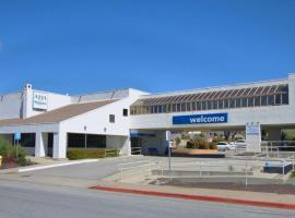 Motel 6 San Simeon, CA - Hearst Castle Area，位于圣西米恩的酒店