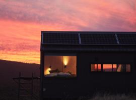 Designer Off-Grid Cabin Retreat by Famous Startup - Neada，位于Warrenmang的酒店