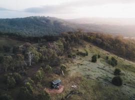 Hidden Off-Grid Escape with Epic Views - Orla，位于Warrenmang的酒店