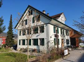 Huus74，位于Menziken的酒店