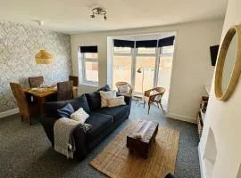 Beautiful apartment, moments from the sea