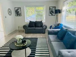 Bungalow - Sleeps 6 - Garden - Wheelchair Access