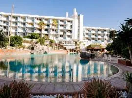 Green Mary - pools and sunny balcony
