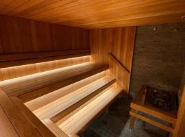 Vinni Sport & Spa hostel，位于Vinni的带热水浴缸的酒店