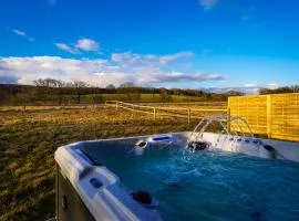 Starlight Lodge - 4BR Luxury Barn with Hot Tub